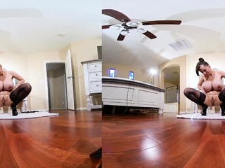 CATALINA CRUZ – I enjoy Becoming This Close To You In VR