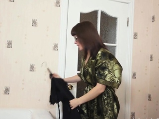 Lever visits captivating girlfriend Alice’s cuch