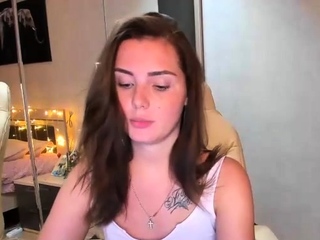 Close up amateur beauty utilizes her toy to masturbates