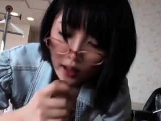 giapponesina tira una sega…