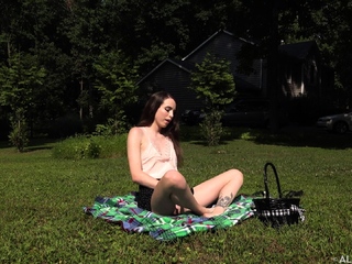 AMATEUR BRUNETTE TEEN NATURAL TIT CAUGHT MASTURBATINg CHEAT