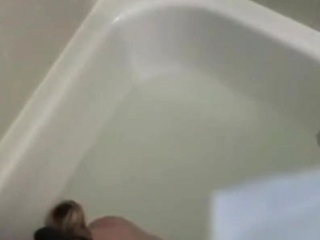 Peeping at stepmom’s orgasm in bath
