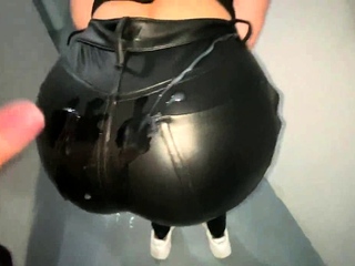 Sexe en public dans l’ascenseur