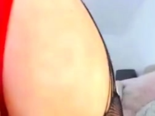 Bubble butt amateur goes solo with a toy in the powder room