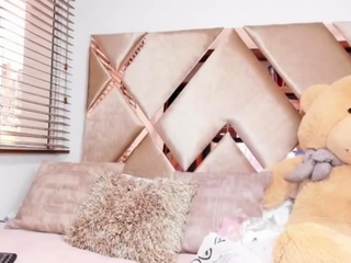 Busty Latina in bikini shows ass on webcam