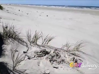 Exhibtionist jerking at the beach