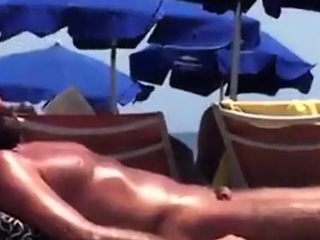 Str8 spy daddy bear at the beach